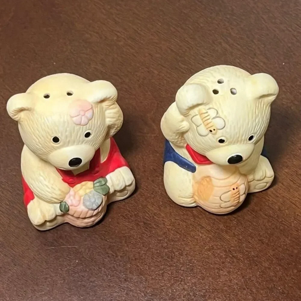 Vintage Teddy Bears Honey Pot Red & Blue Salt and‎ Pepper Shakers